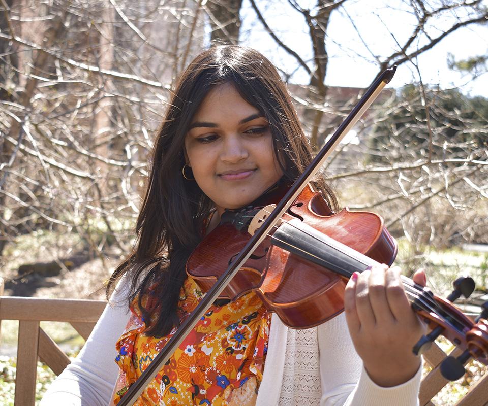 Shreya playing violin 