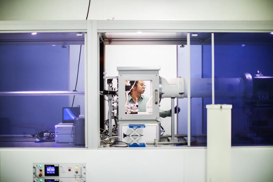 Student in one of Penn's research facilities